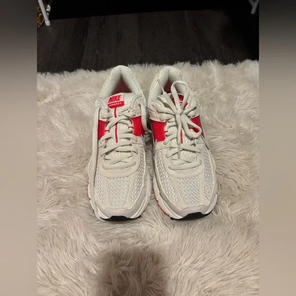 Nike Vomero 5 Sneakers Sz. 8 Like new - Picture 2 of 4